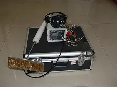 Pinhole Detector/Holiday Detector