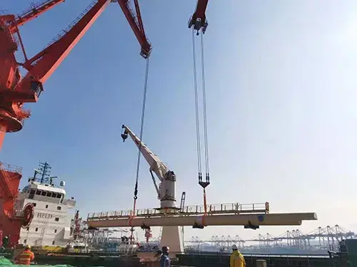 Port Lifting into Breakbulk Ship